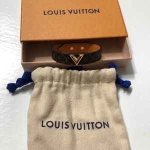 COPY - LOUIS VUITTON Monogram Ladies Essential Bracelet Model No.M6042 Serial N…